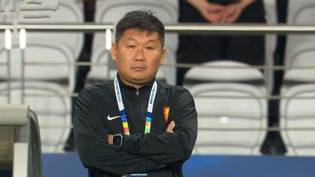 刘建业一招鲜不灵了，向余望踢边路没防守 只会回传 重庆挖掘新星